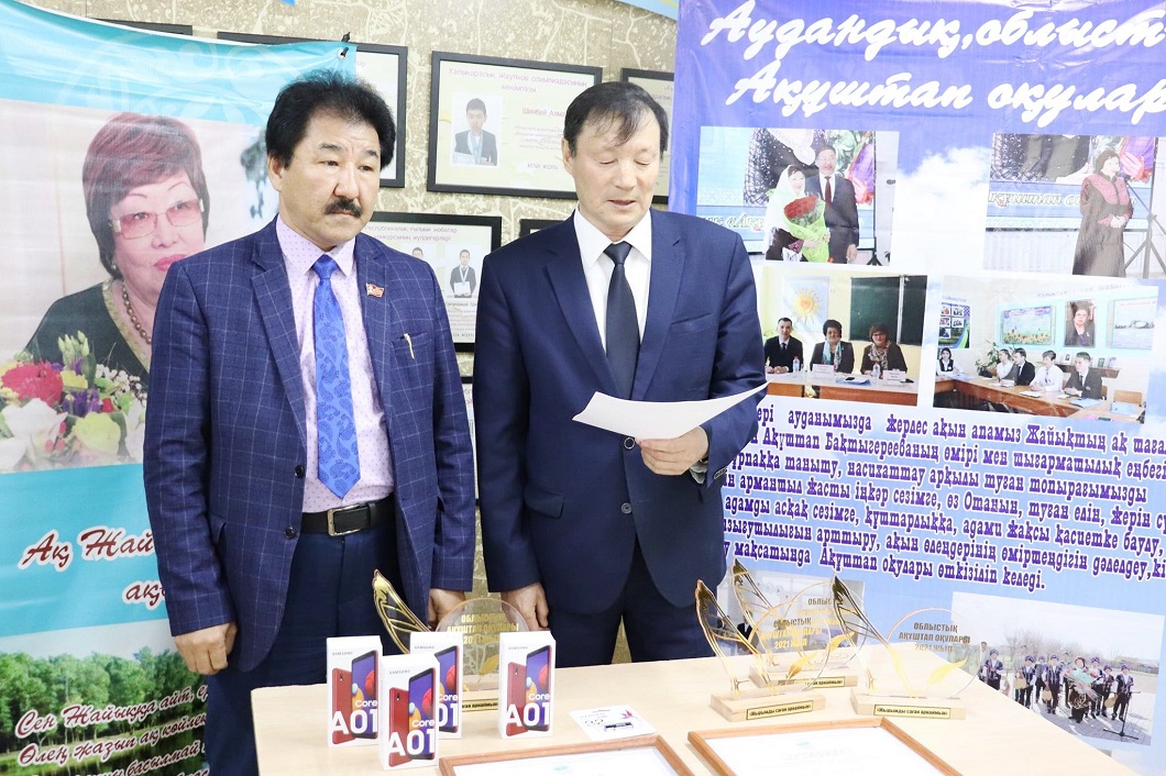 Шәуеттегі жалаңаш жұлдыздар Жетілген әйелдердің жалаңаш порно фотосуреттері