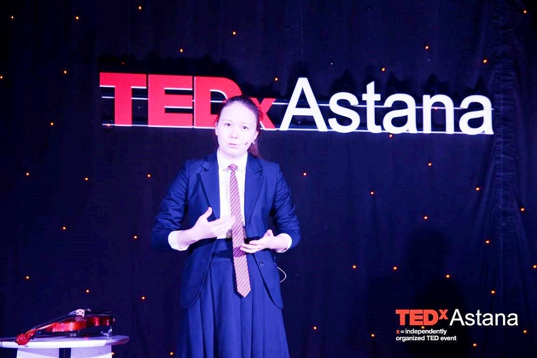 Жігіт пен қыз камерада жыныстық қатынаста «Әкем маған секс үйрет» порно фильмін көріңіз.