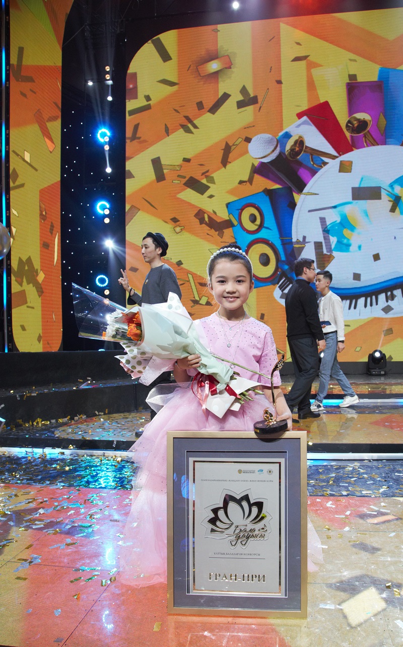 Мен сидитке видео түсіруге отырдым