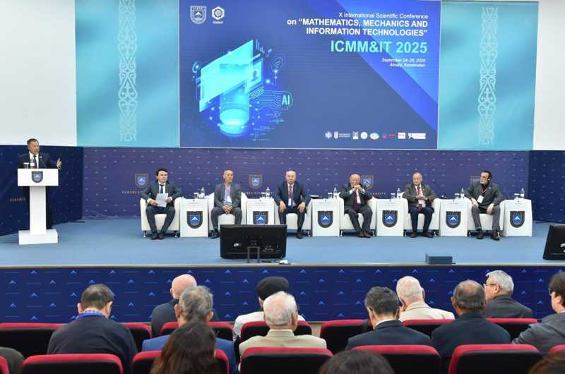 Жалаңаш күлкілі қыздар Ортағасырлық инквизиция стиліндегі порно